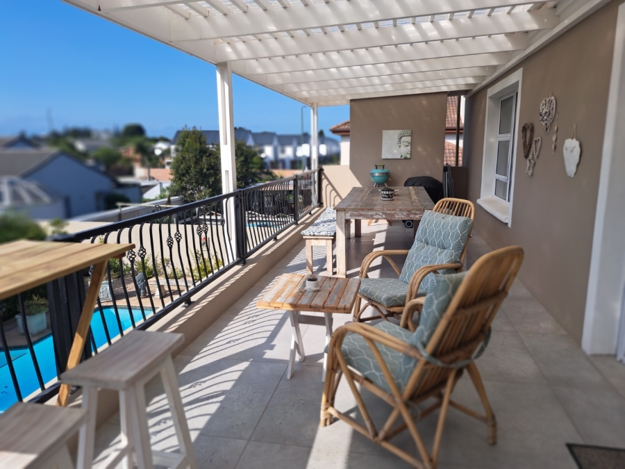 5 Bedroom Property for Sale in Whale Rock Western Cape